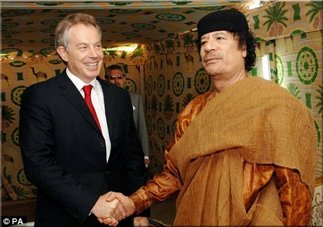 [IMG] Blair and Gaddafi shake hands.
