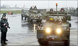 [IMG] policemen and soldiers at Heathrow Airport, 2003.